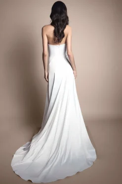 Robe De Mariée En Satin Bustier Cœur Avec Traîne Flottante