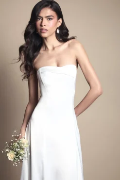 Robe De Mariée En Satin Bustier Cœur Avec Traîne Flottante