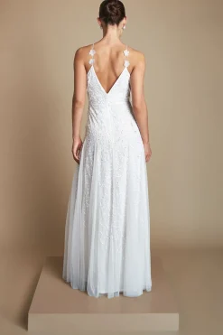 Robe De Mariée En Tulle Ornée De Fleurs