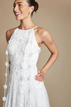 Robe De Mariée En Tulle Ornée De Fleurs