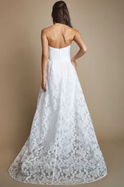 Robe De Mariée Haute-basse À Superposition Florale Avec Traîne
