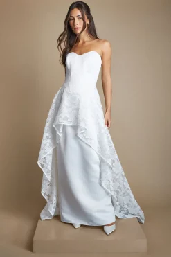 Robe De Mariée Haute-basse À Superposition Florale Avec Traîne