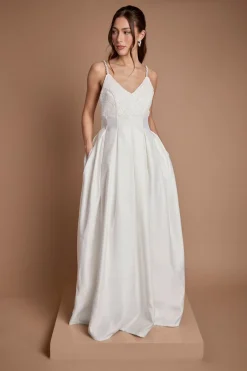 Robe De Mariée À Jupe Ample Ornée De Perles
