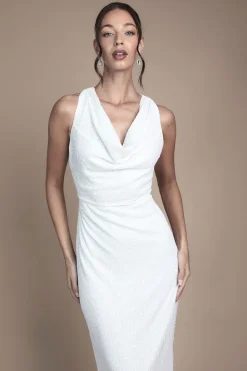 Robe de Mariée Longue à Col Bénitier Ornée de Sequins