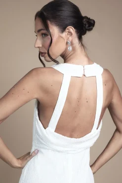 Robe de Mariée Longue à Col Bénitier Ornée de Sequins