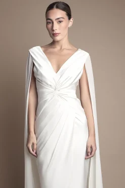 Robe de Mariée Longue en Satin à Manches Cape
