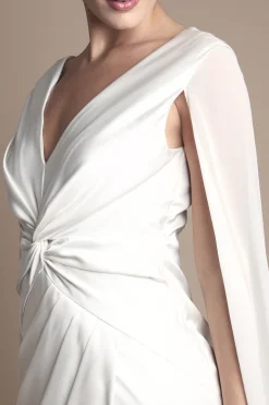 Robe de Mariée Longue en Satin à Manches Cape