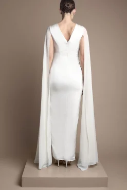 Robe de Mariée Longue en Satin à Manches Cape