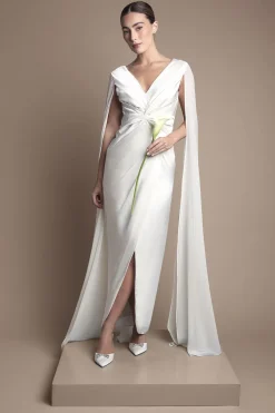 Robe de Mariée Longue en Satin à Manches Cape