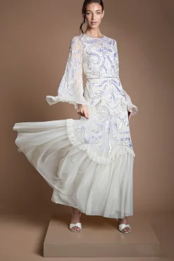 Robe De Mariée Longue À Paillettes À Volants Étagés Et Manches Longues