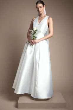 Robe de Mariée Maxi Coast Honoured à Décolleté Plongeant et Nœud à la Taille Avec Poches
