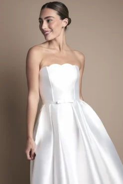 Robe de Mariée Mi-Longue Bustier à Bords Festonnés