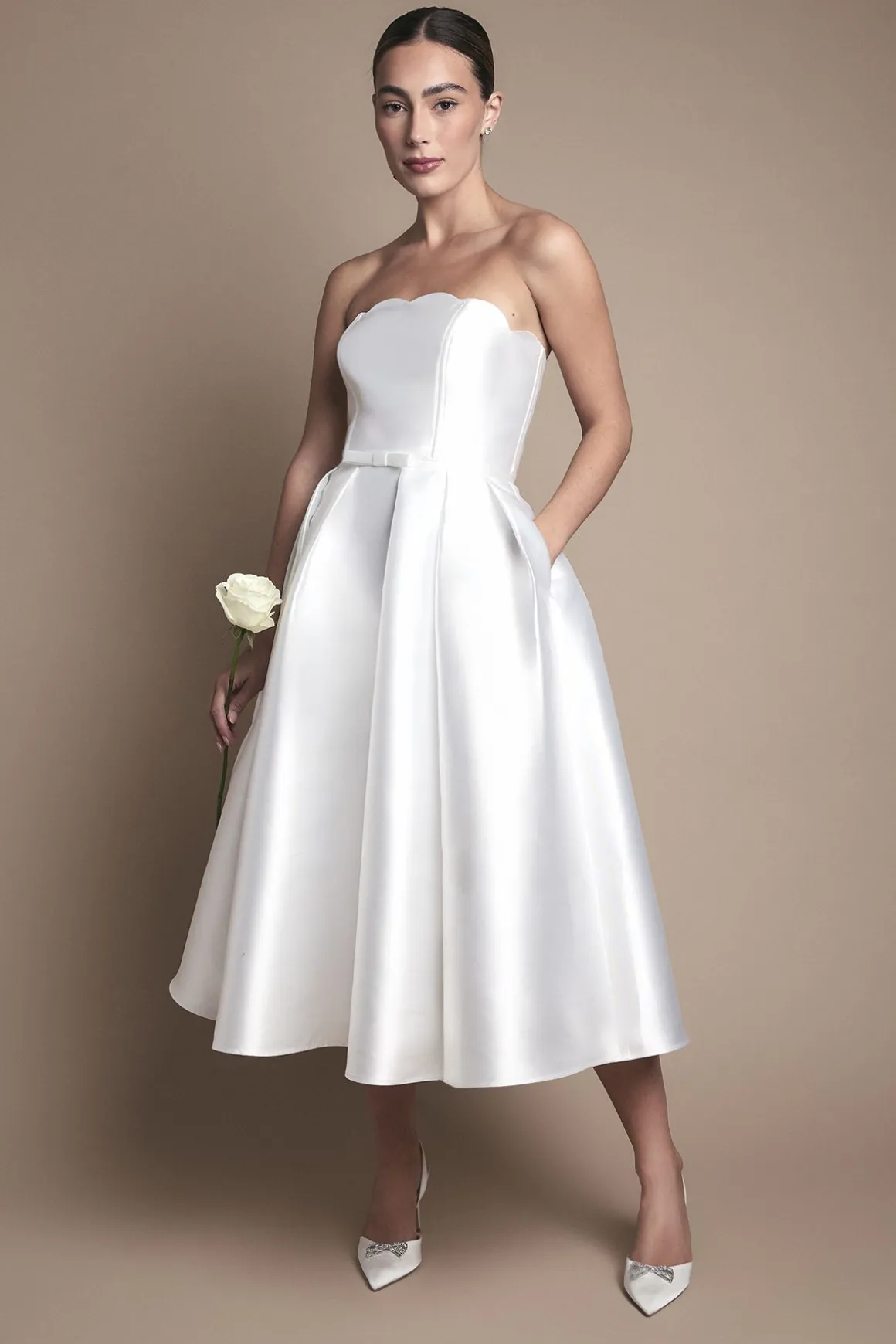 Robe de Mariée Mi-Longue Bustier à Bords Festonnés