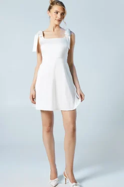 Robe de Mariée Mini en Satin à Bretelles Nouées