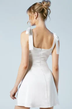 Robe de Mariée Mini en Satin à Bretelles Nouées