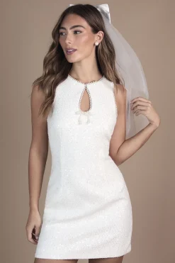 Robe de Mariée Mini en Tweed à Paillettes avec Garniture de Perles et Détail Nœud