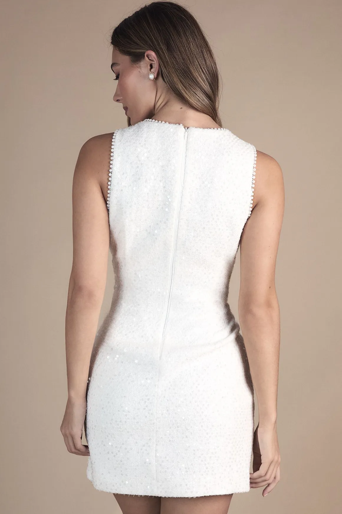 Robe de Mariée Mini en Tweed à Paillettes avec Garniture de Perles et Détail Nœud