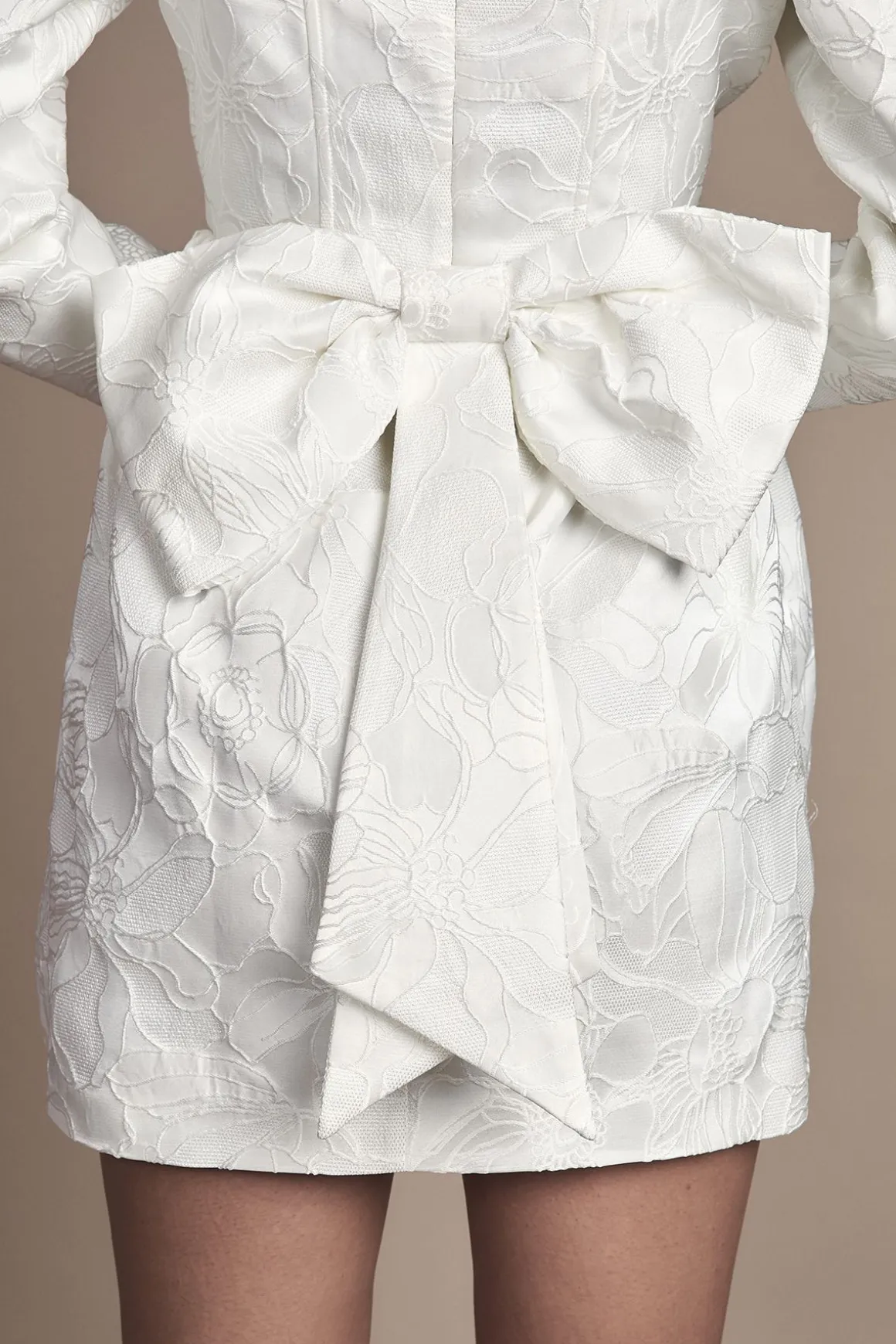 Robe de Mariée Mini à Manches Longues et Encolure Carrée en Jacquard avec Détail Nœud