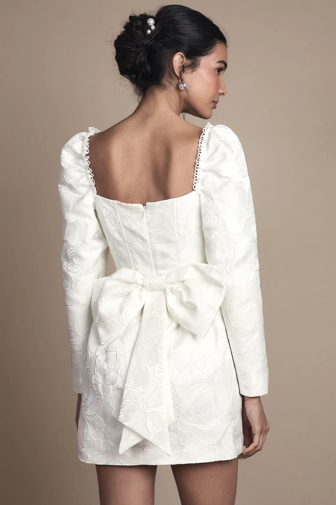 Robe de Mariée Mini à Manches Longues et Encolure Carrée en Jacquard avec Détail Nœud
