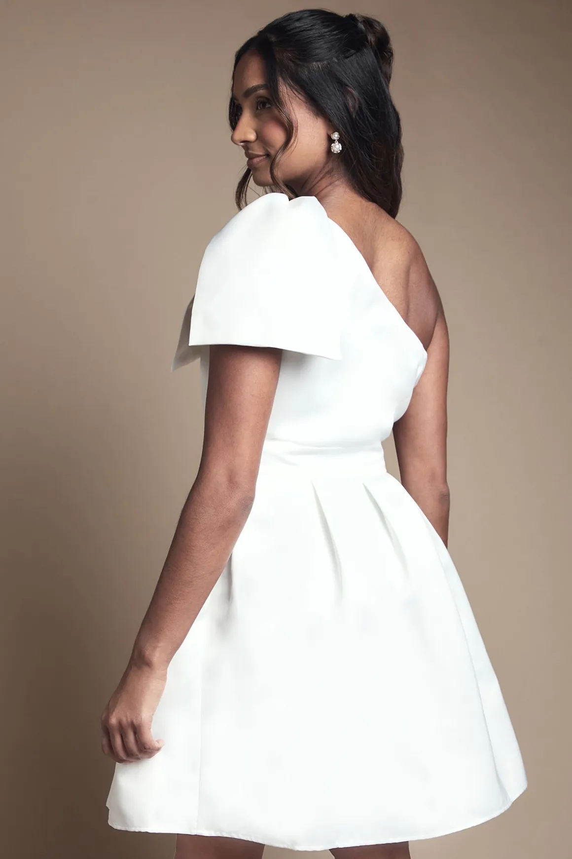 Robe de Mariée Mini à Une Épaule avec Nœud Statement