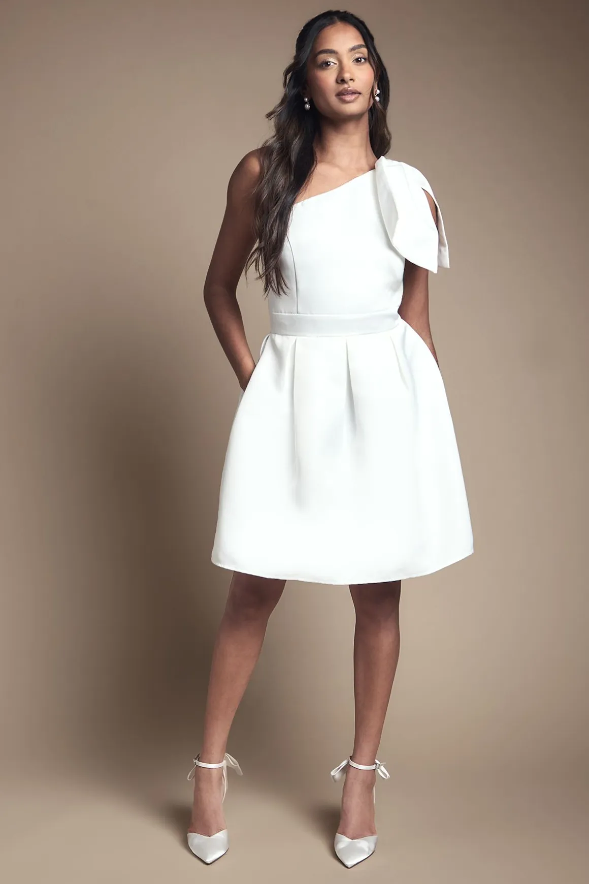 Robe de Mariée Mini à Une Épaule avec Nœud Statement