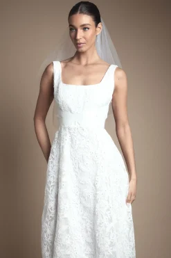 Robe de Mariée Muse à Détail Croisé en Dentelle