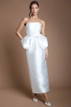 Robe De Mariée À Nœud Spectaculaire Et Détails Festonnés