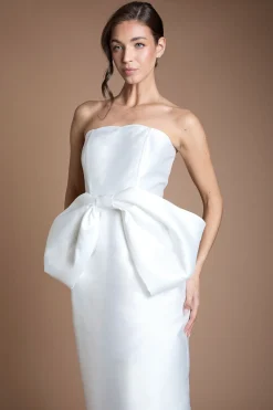 Robe De Mariée À Nœud Spectaculaire Et Détails Festonnés