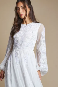 Robe De Mariée Ornée À Feuillage Traînant