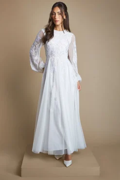 Robe De Mariée Ornée À Feuillage Traînant