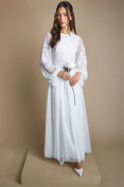 Robe De Mariée Ornée À Feuillage Traînant