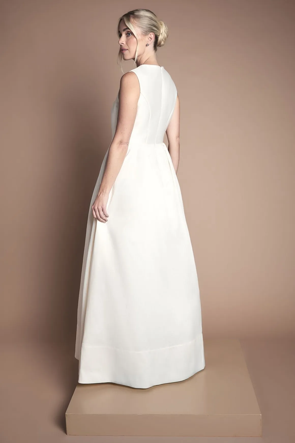 Robe De Mariée Petite Avec Corsage Ajusté Et Jupe Ample