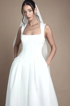 Robe de Mariée Sans Manches à Taille Basse