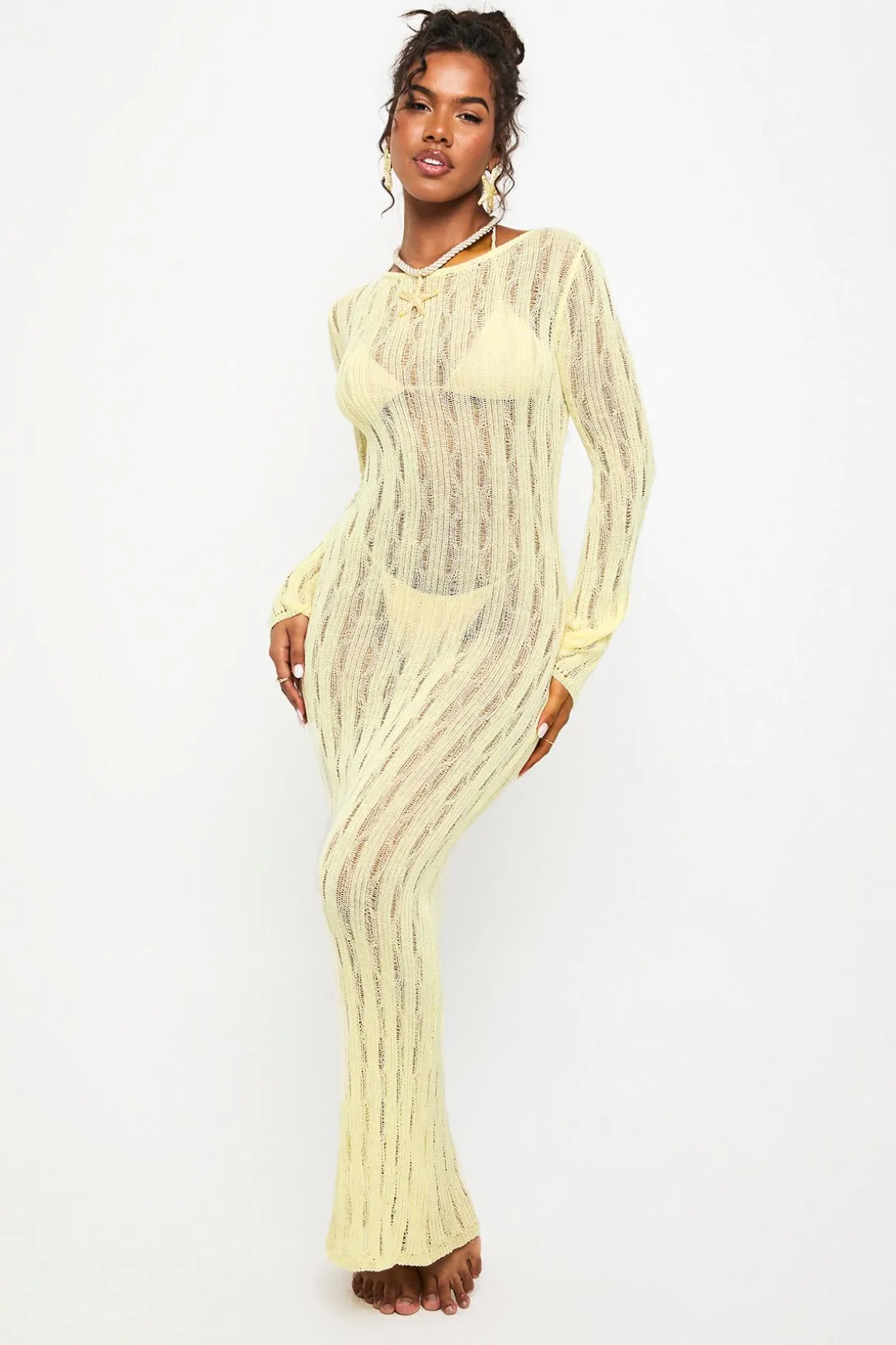Robe de plage en crochet à manches longues avec dos échancré