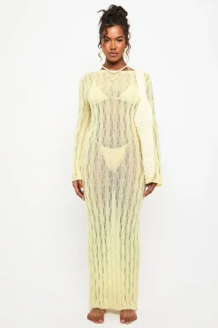 Robe de plage en crochet à manches longues avec dos échancré