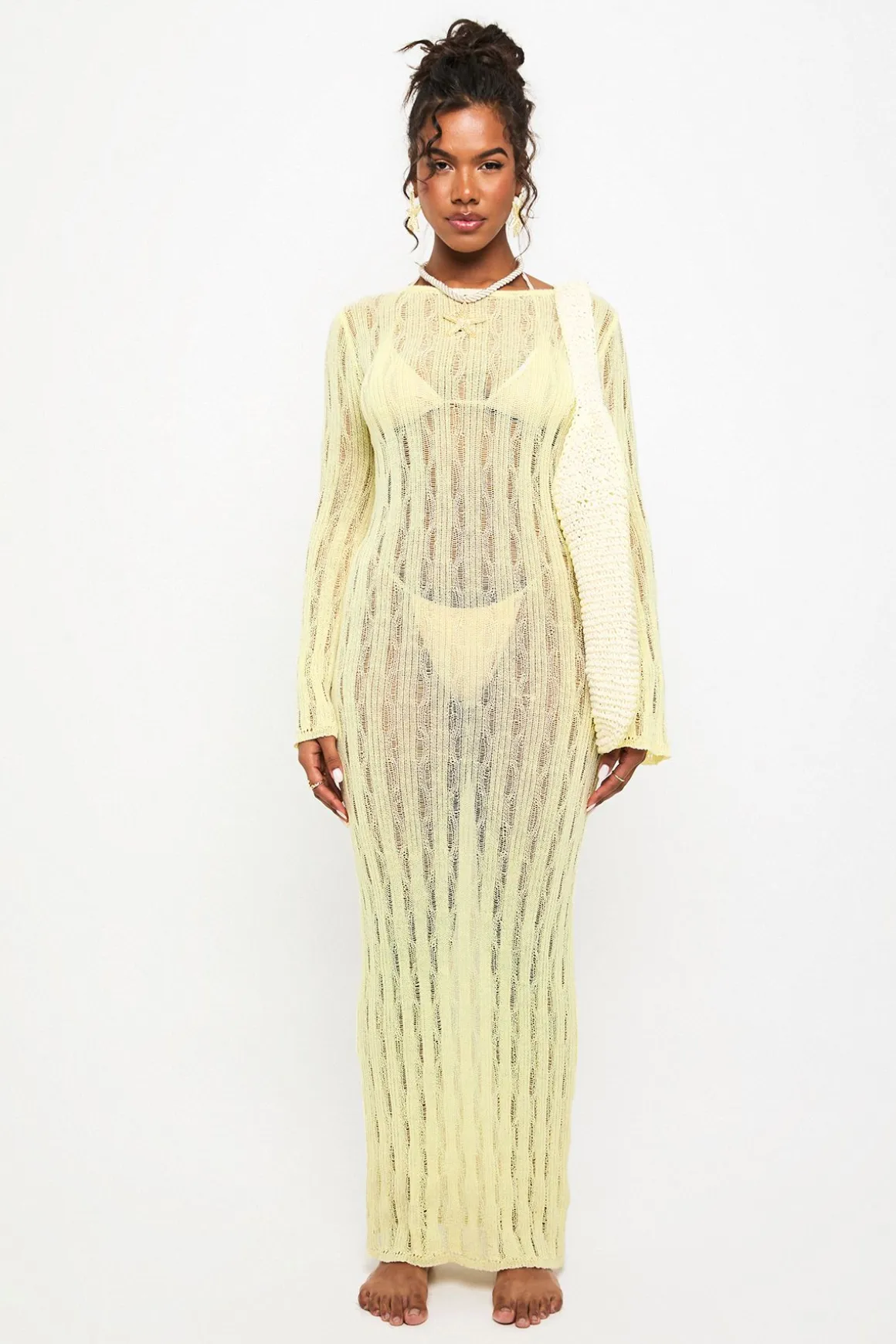 Robe de plage en crochet à manches longues avec dos échancré
