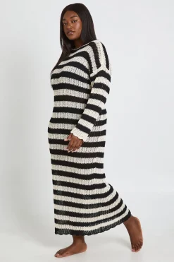 boohoo Robe De Plage Maxi Grande Taille En Crochet Avec Dos Échancré<Femme Robes|Robes De Jour