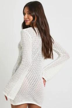 boohoo Robe De Plage Mini En Crochet À Manches Longues Avec Découpe Nouée<Femme Pulls Et Gilets|Toutes Les Mailles
