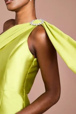 Robe De Soirée Asymétrique En Sergé Avec Broche En Strass