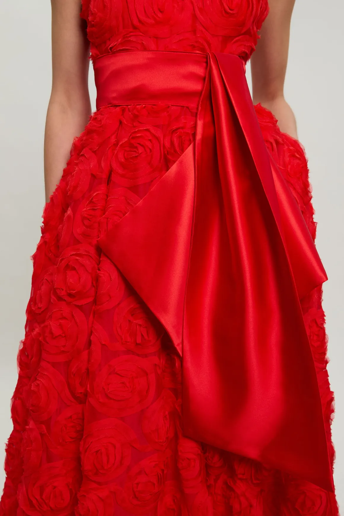 Robe De Soirée En Tulle À Rosettes Avec Ceinture En Satin Tissé