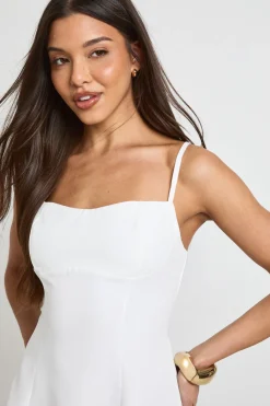 Robe Droite Ajustée Avec Détail De Couture Sous Poitrine