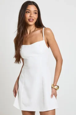 Robe Droite Ajustée Avec Détail De Couture Sous Poitrine