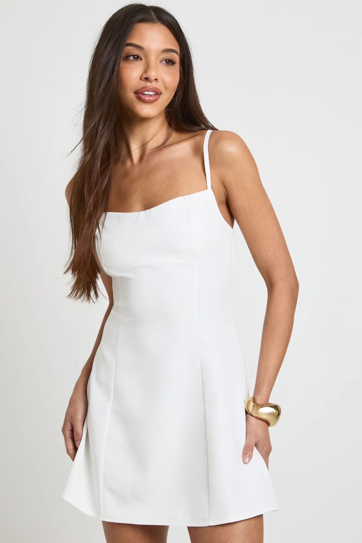 Robe Droite Ajustée Avec Détail De Couture Sous Poitrine