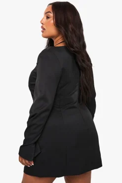 Robe droite ajustée avec détails de poche Plus