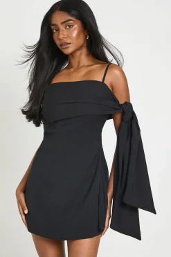 boohoo Robe Droite Ajustée À Bretelles Avec Col Rabattu<Femme Robes De Soirée|Toutes Les Robes