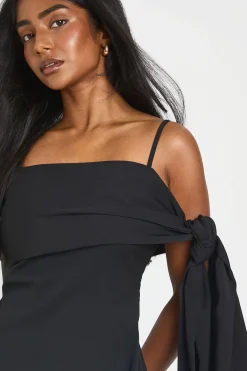 boohoo Robe Droite Ajustée À Bretelles Avec Col Rabattu<Femme Robes De Soirée|Toutes Les Robes