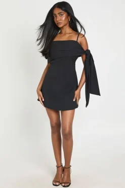 boohoo Robe Droite Ajustée À Bretelles Avec Col Rabattu<Femme Robes De Soirée|Toutes Les Robes