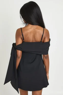 boohoo Robe Droite Ajustée À Bretelles Avec Col Rabattu<Femme Robes De Soirée|Toutes Les Robes
