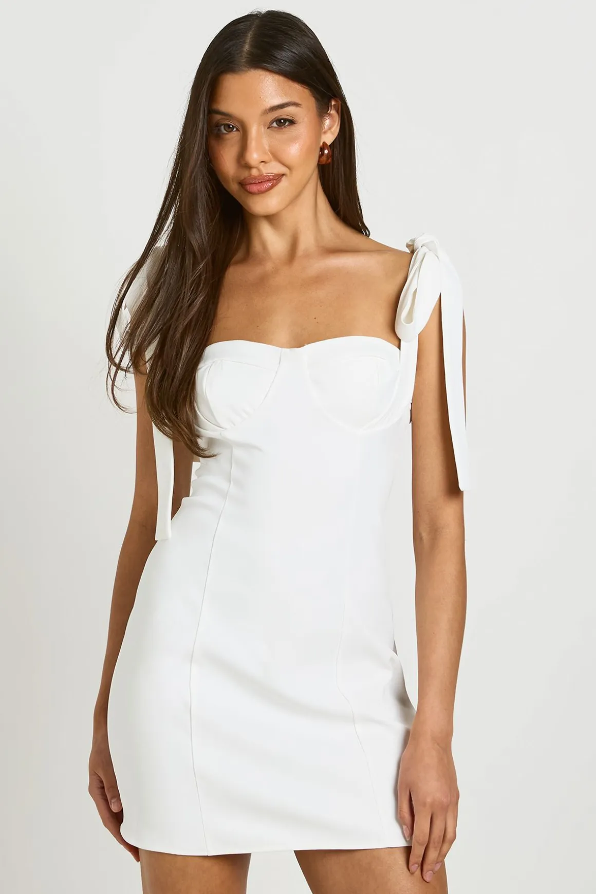 Robe Droite Ajustée À Encolure Cœur Et Bretelles Nouées