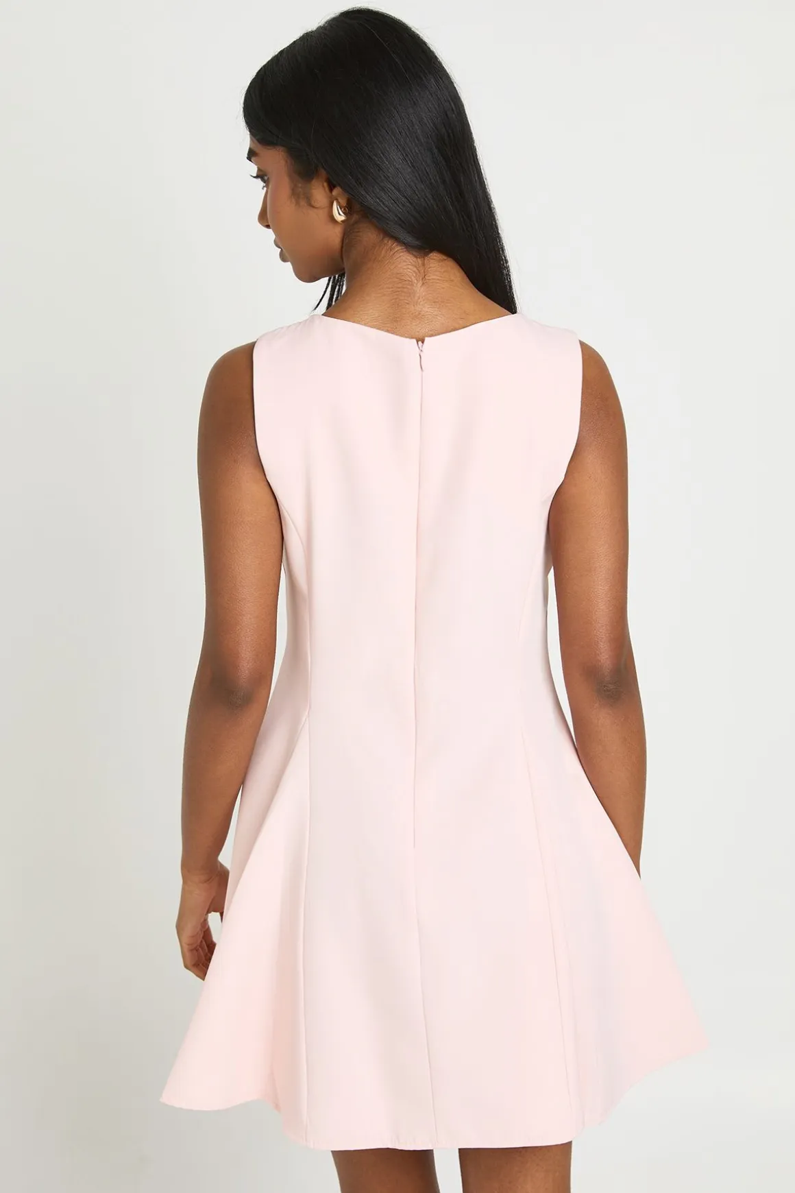 Robe Droite Ajustée À Manches Bouffantes